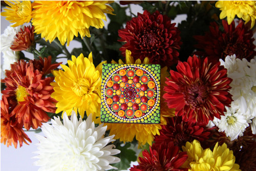 Mini mandala na plátně - "podzimní květina"