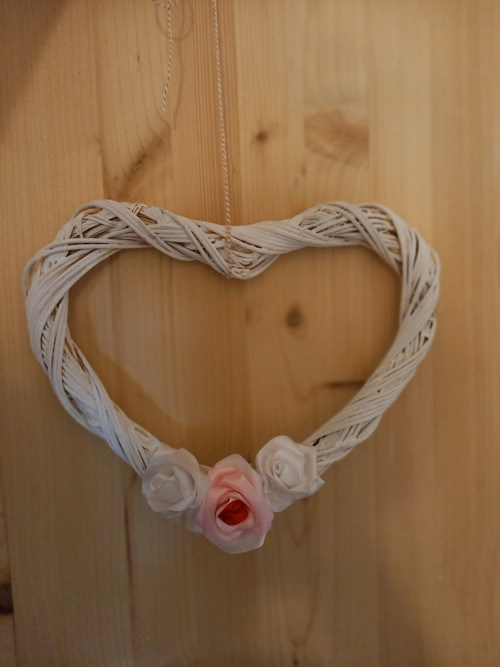 Věneček z pedigu a růží - 26cm