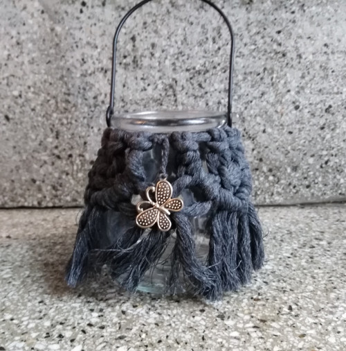 Macramé Svícen šedý s motýlkem