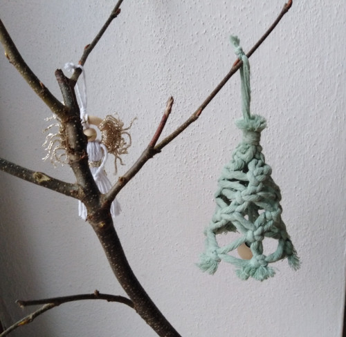 Macramé zvonek eukalyptus. barva, dřevěný korálek