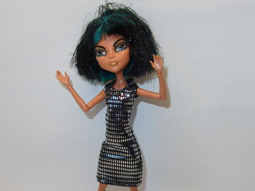 ŠATY MARS pro panenku MONSTER HIGH