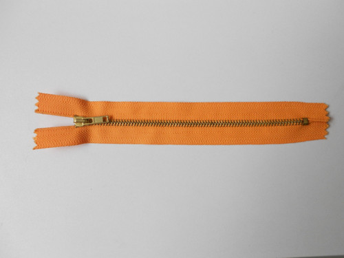 Zip kovový 16cm