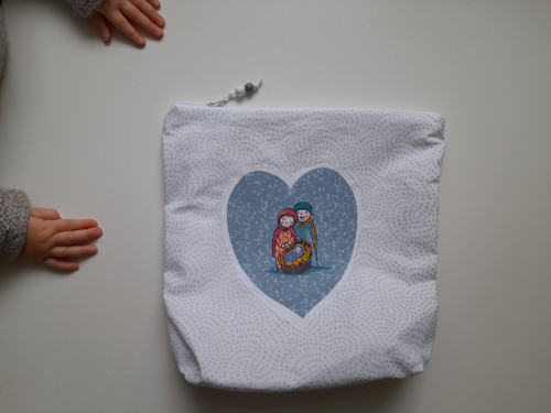 Taška bílostříbrná se Svatou Trojicí, na zip