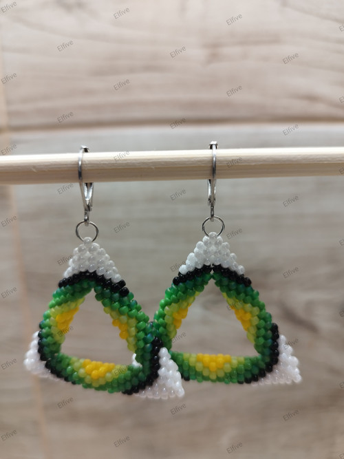 3D zeleno bílé trojúhelníky — foto 1