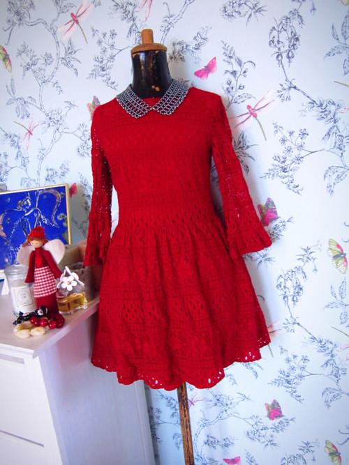 Šaty red v krajkoví — foto 1