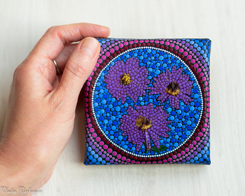 Květinová mandala na plátně