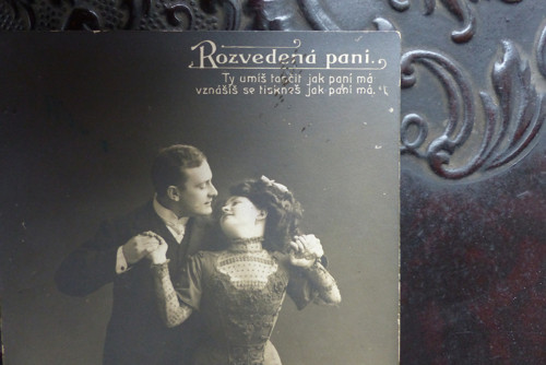 Rozvedená paní..stará pohlednice