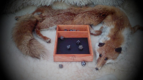 Krabička na házení – Dice tray, odstín mahagon