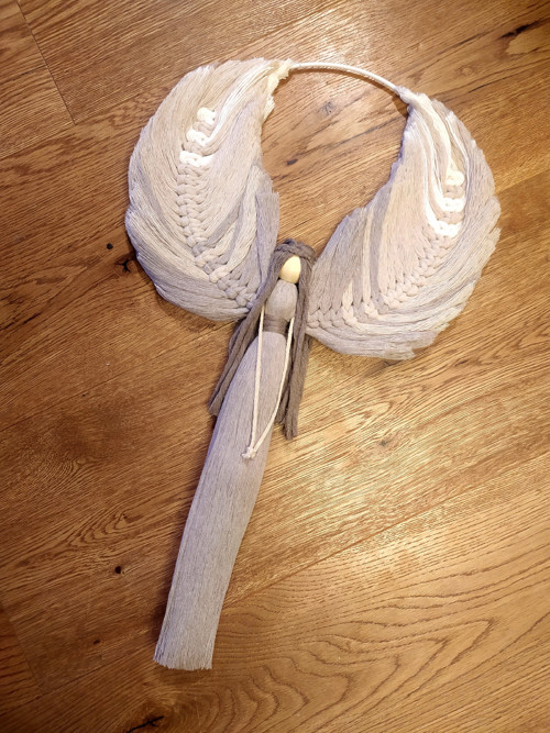 Macramé anděl na kruhu