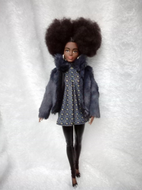 Tmavý kožíšek pro Barbie — foto 1