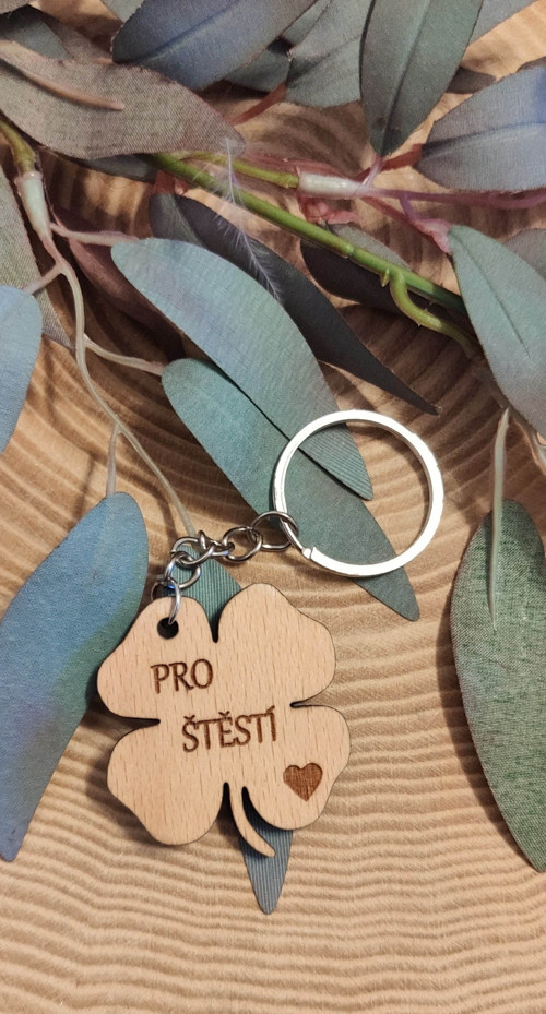 Přívěšek na klíče čtyřlístek