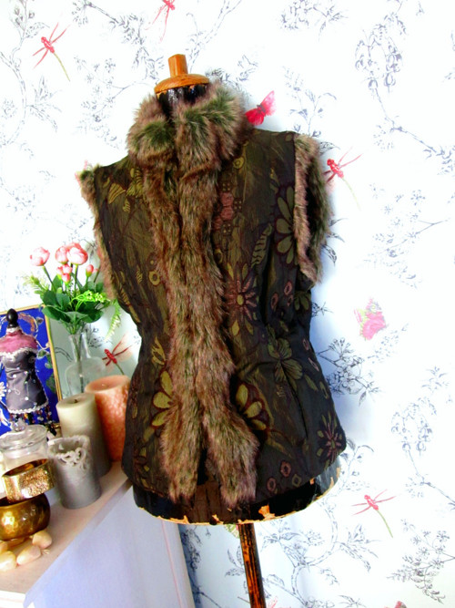 Vesta kožešinková boho eklektická — foto 1