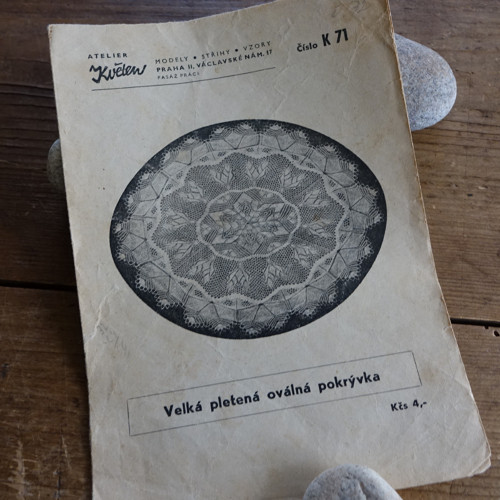 VKUS ... Atelier Květen ... pletená pokrývka