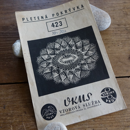 VKUS 423 ... pletená pokrývka — foto 1