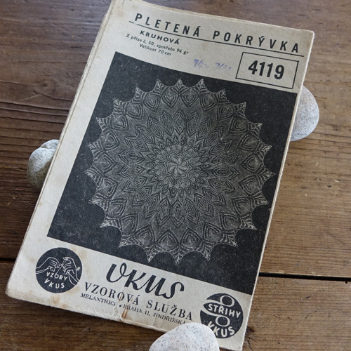 VKUS 4119 ... pletená pokrývka — foto 1