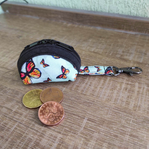 Přívěšek na klíče - Motýli na kočárkovině