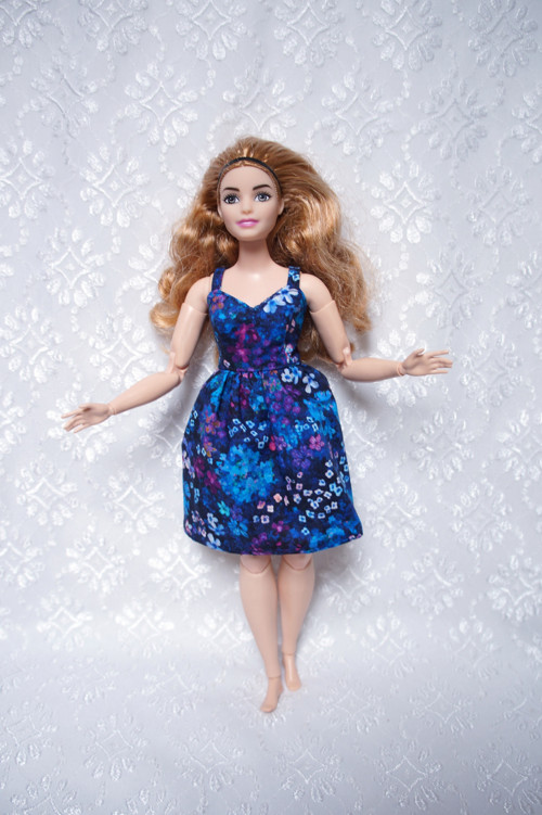 Letní šaty pro Barbie - baculka — foto 1