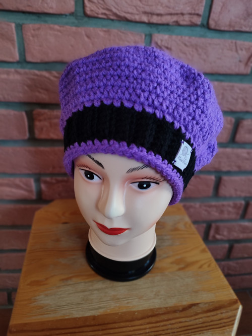 Dámský háčkovaný baret v levandulové