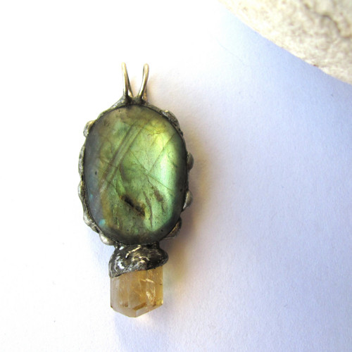 Labradorit topaz