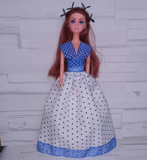 Bílo-modré šatičky s puntíky pro Barbie