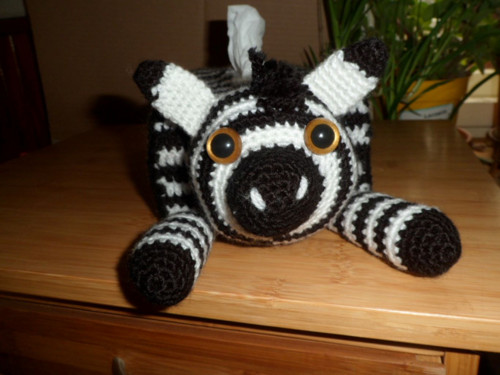 Zebra-háčkovaný obal na kapesníčky.Popis+obrázky. — foto 1