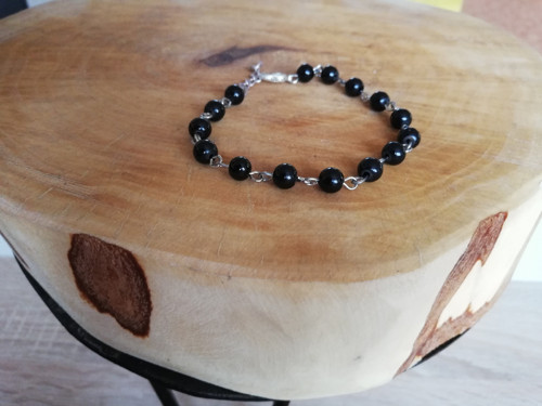 Černý jemný náramek