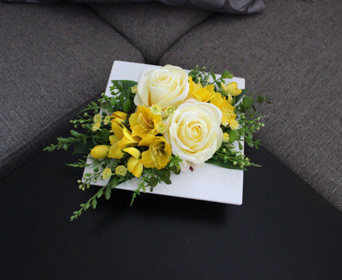 Ikebana s růžemi do žluta — foto 1