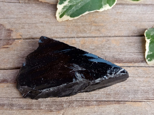 Obsidián černý, surový č. 20