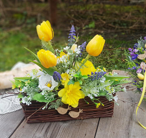 Košíček "Tulipány, modřence a narcisky" — foto 1