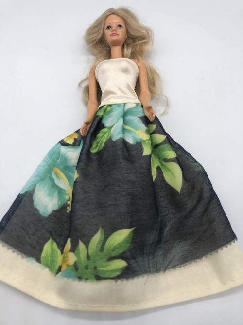 Dlouhé šatičky na Barbie s květy