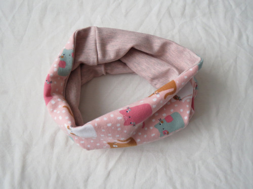 Nákrčník malý - růžový s kočkami průměr 20 cm
