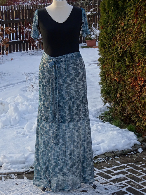 Spol. šaty stříbrno tyrkysovo černé