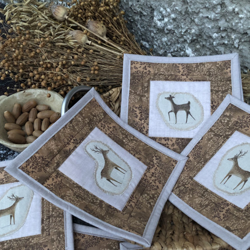 Podkafíčka s daňky 19x19 cm