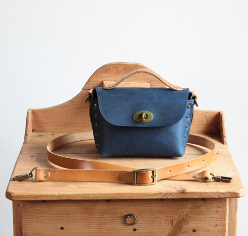 Kožená mini kabelka *Crazy Blue* — foto 1