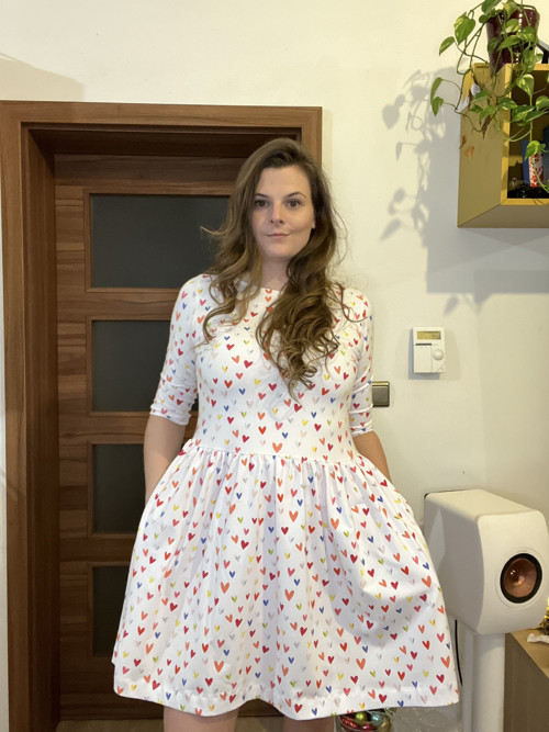 Šaty Brileto - barevná srdíčka — foto 1