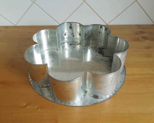 Velká dortová forma ze staré cukrárny
