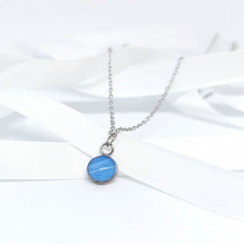 Minimalistický světle modrý náhrdelník