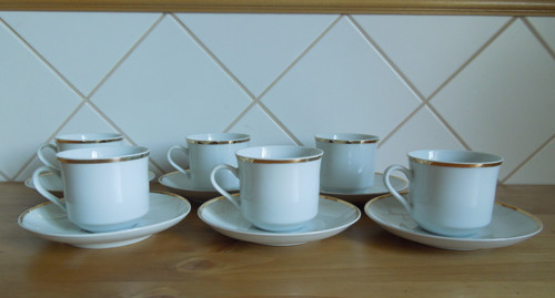 Staré krásné značené porcelánové šálky s podšálky