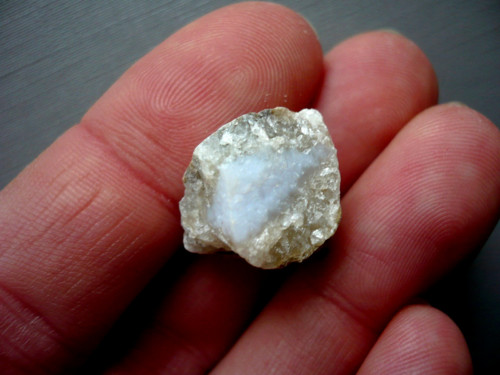 Surový - chalcedon 17 mm, č.26f