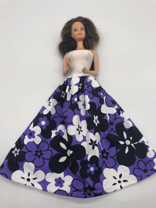 Dlouhé šatičky na Barbie s květy