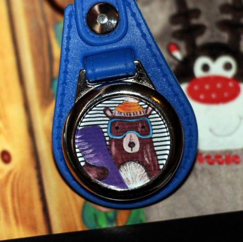 Praktická "Retro" klíčenka s motivem
