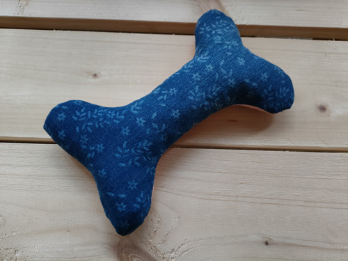 Hračka pro psy z recyklovaných materiálů