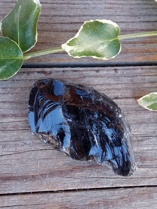 Obsidián černý, surový č. 26