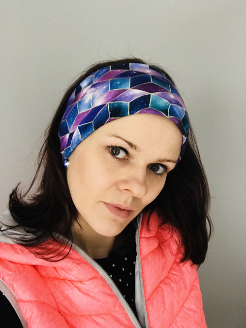 Čelenka Fialová abstrakce