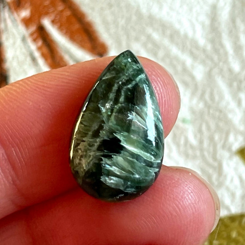 Serafinit kabošon / 19x11,5x4mm (č.1)