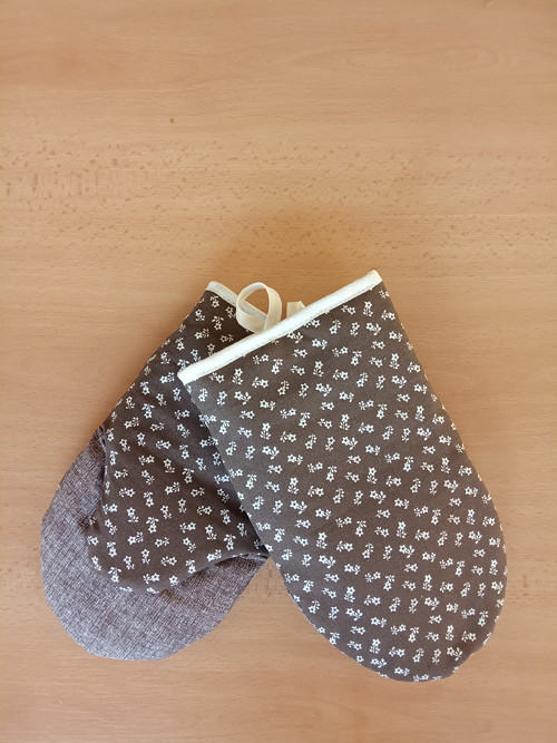 Kuchyňské rukavice - Čokoláda s kvítky — foto 1