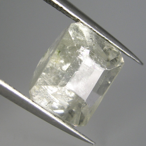 Broušený žlutý Spodumen, 7,83 ct., 11,7x9,4x7,8 mm