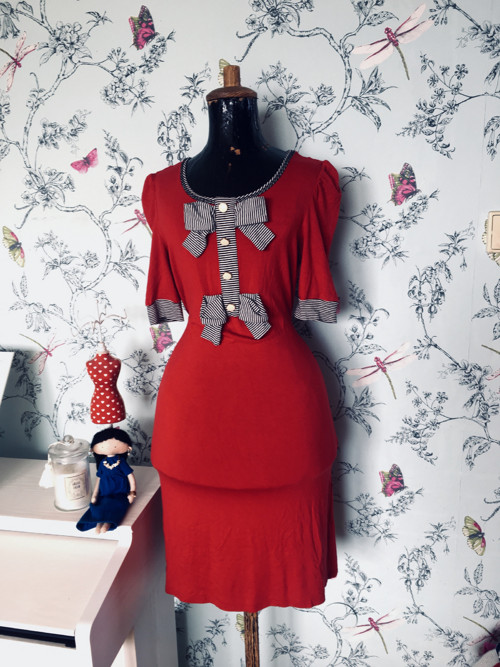 Šaty red fatale — foto 1