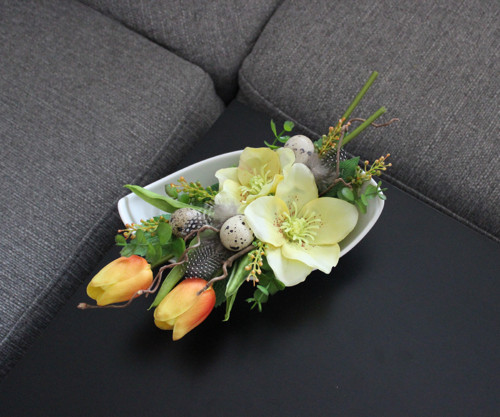 Keramická mistička s čemeřicemi a tulipány — foto 1