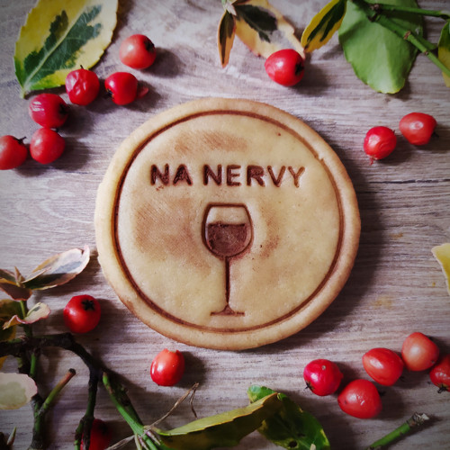 Sklenice vína "na nervy" (vykrajovátko s madlem)